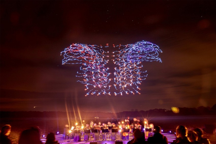 Intel verlicht de haven van Sydney met shows met 100 drones