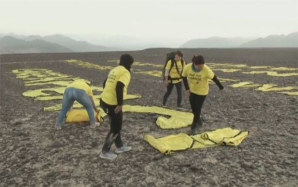 drone-video-greenpeace-protest-peru